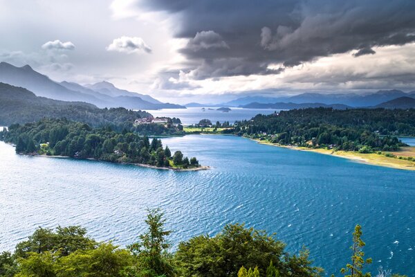 Jezioro Nahuel Huapi w Argentynie