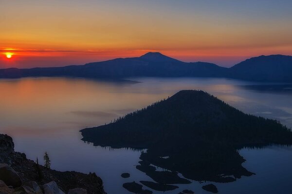 Crater Lake in Oregon, dawn