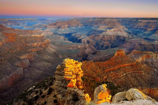 Schöner Canyon in Amerika bei Sonnenuntergang