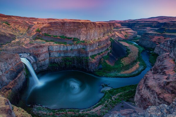 Washington con las cataratas gráficos por computadora