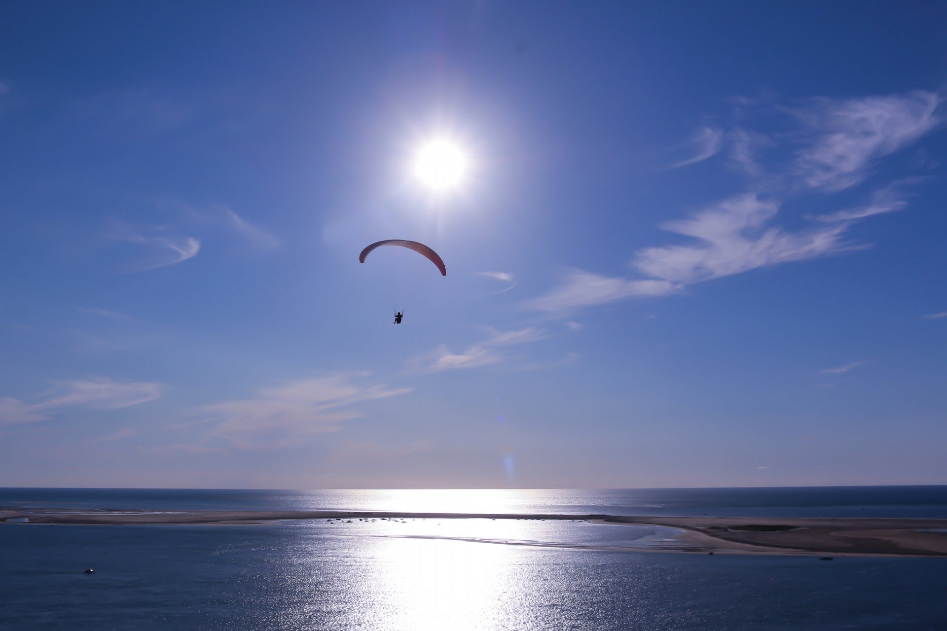 ciel nuages soleil mer parachute parapente