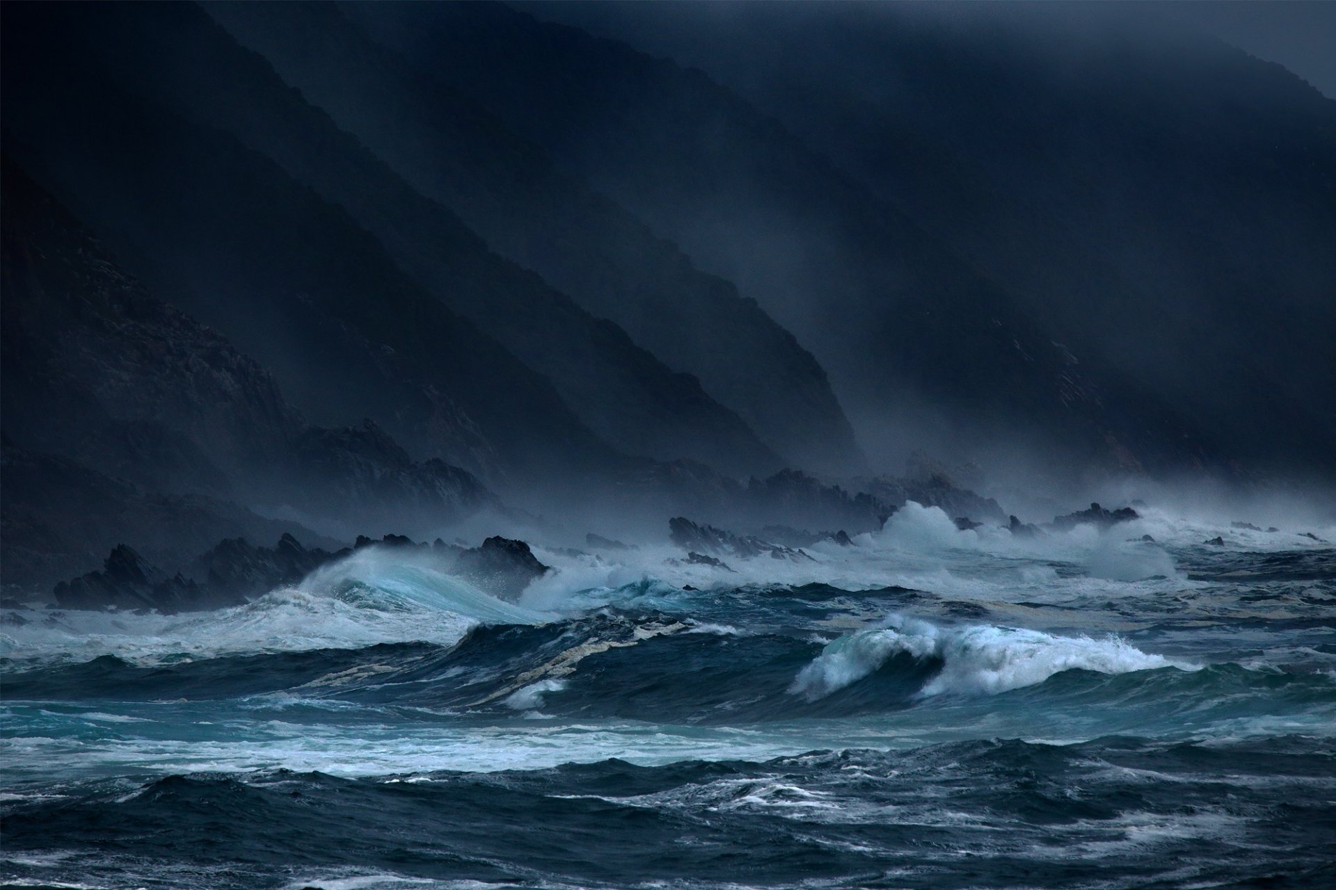 george veltche küste ozean felsen meer landschaft wellen sturm felsen sturm dunkel blau dämmerung himmel abend dunkler himmel