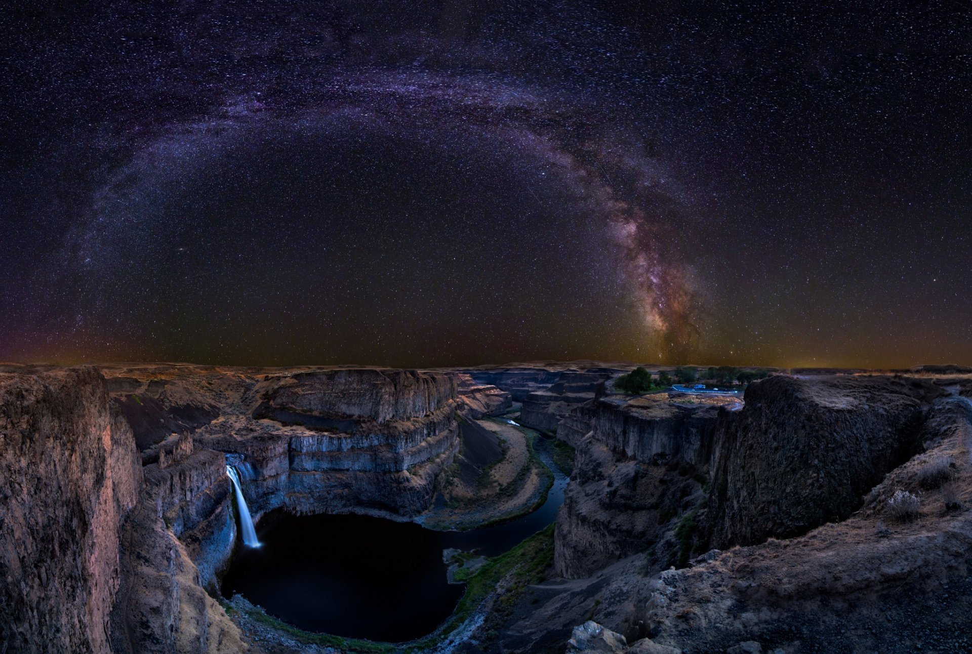 canyon cascata notte stelle via lattea