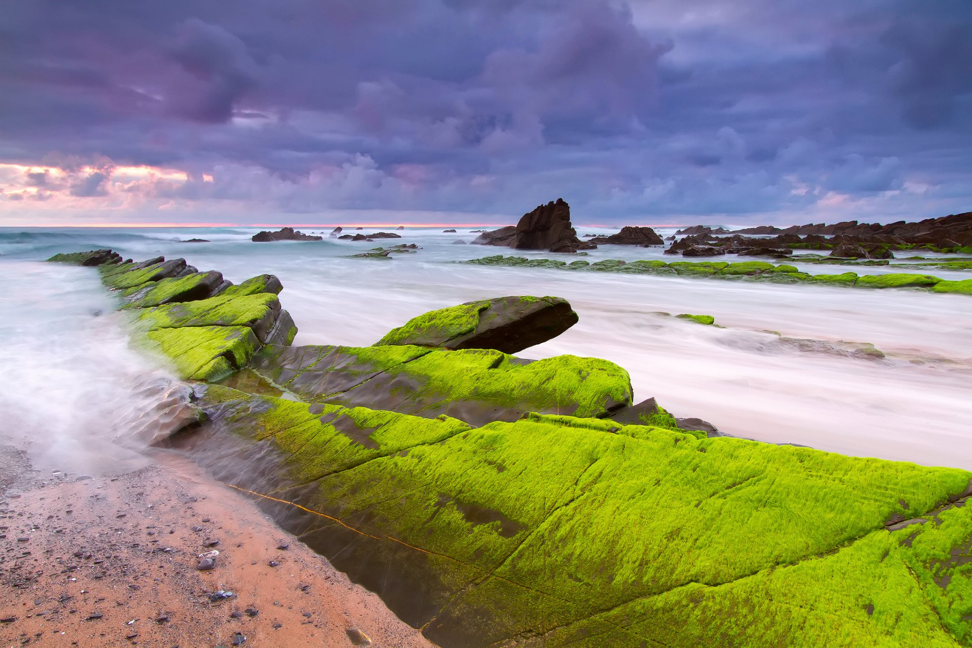 espagne barrique été juillet soir ciel nuages plage rochers pierres