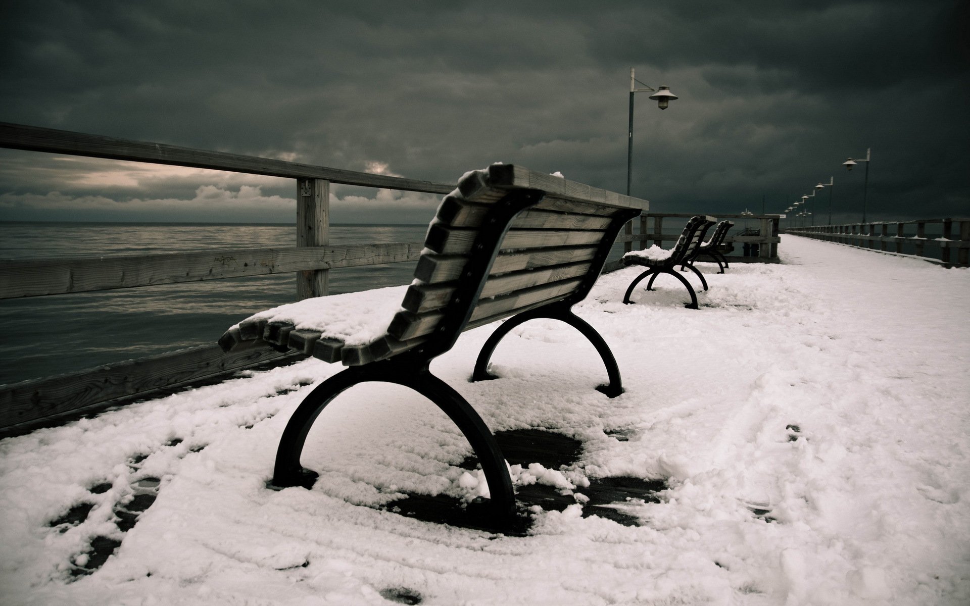 bänke meer schnee landschaft