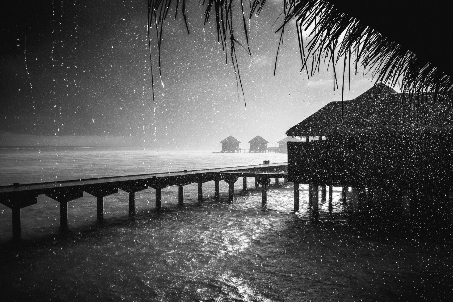 fuji maldives pluie océan nuit pris bungalow