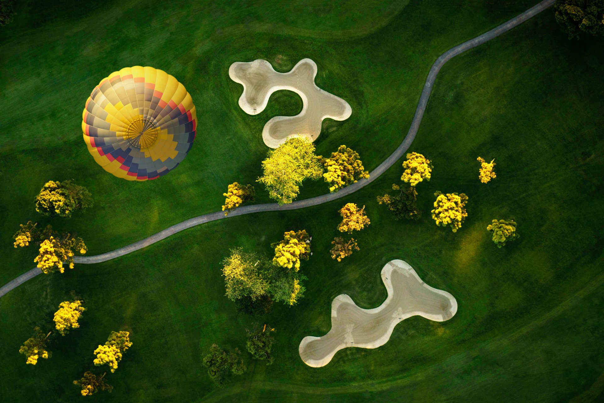 ballon vue d en haut soir lumière arbres