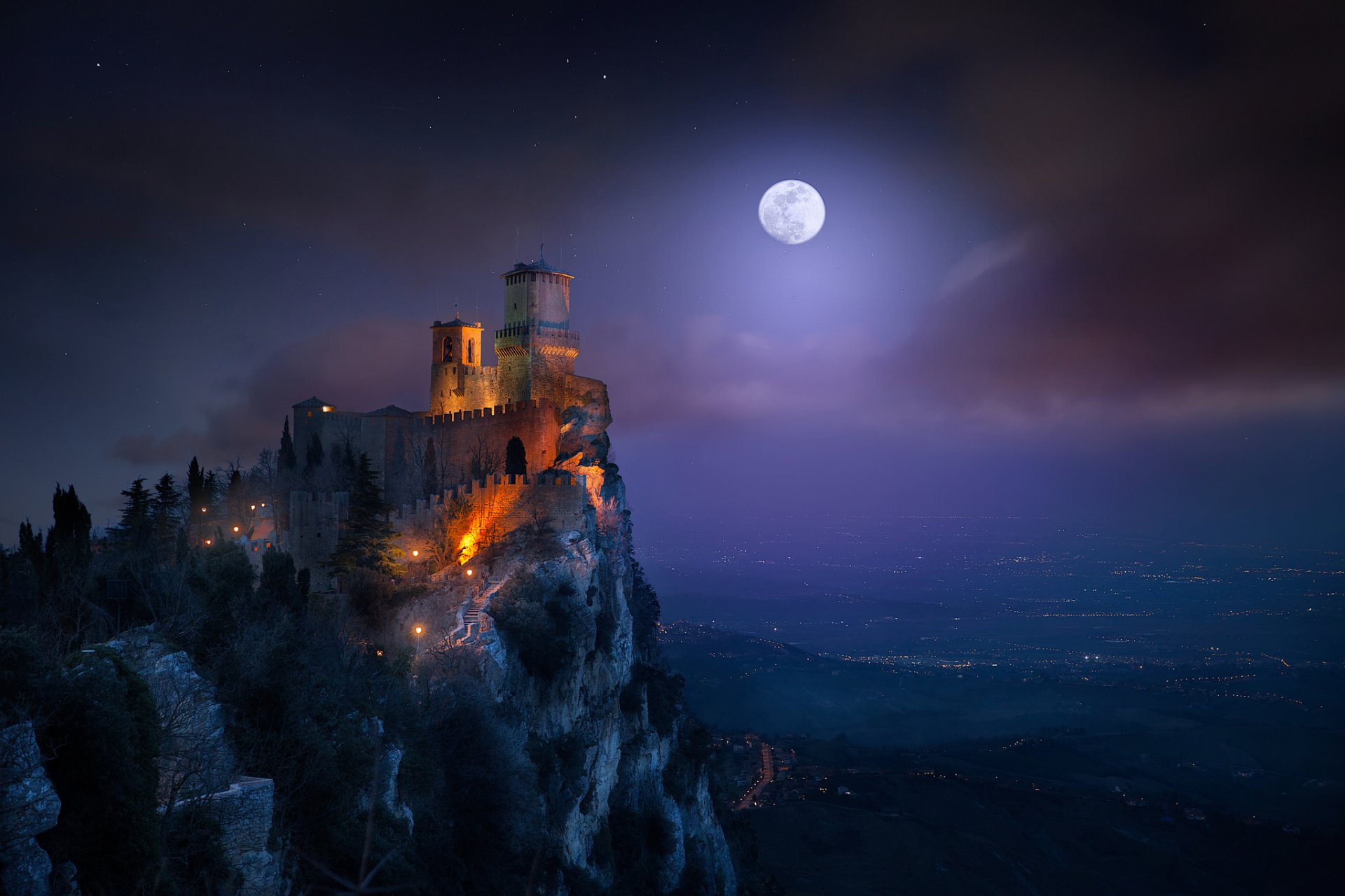 san marino monte titano fortaleza torre guaita noche luz luna