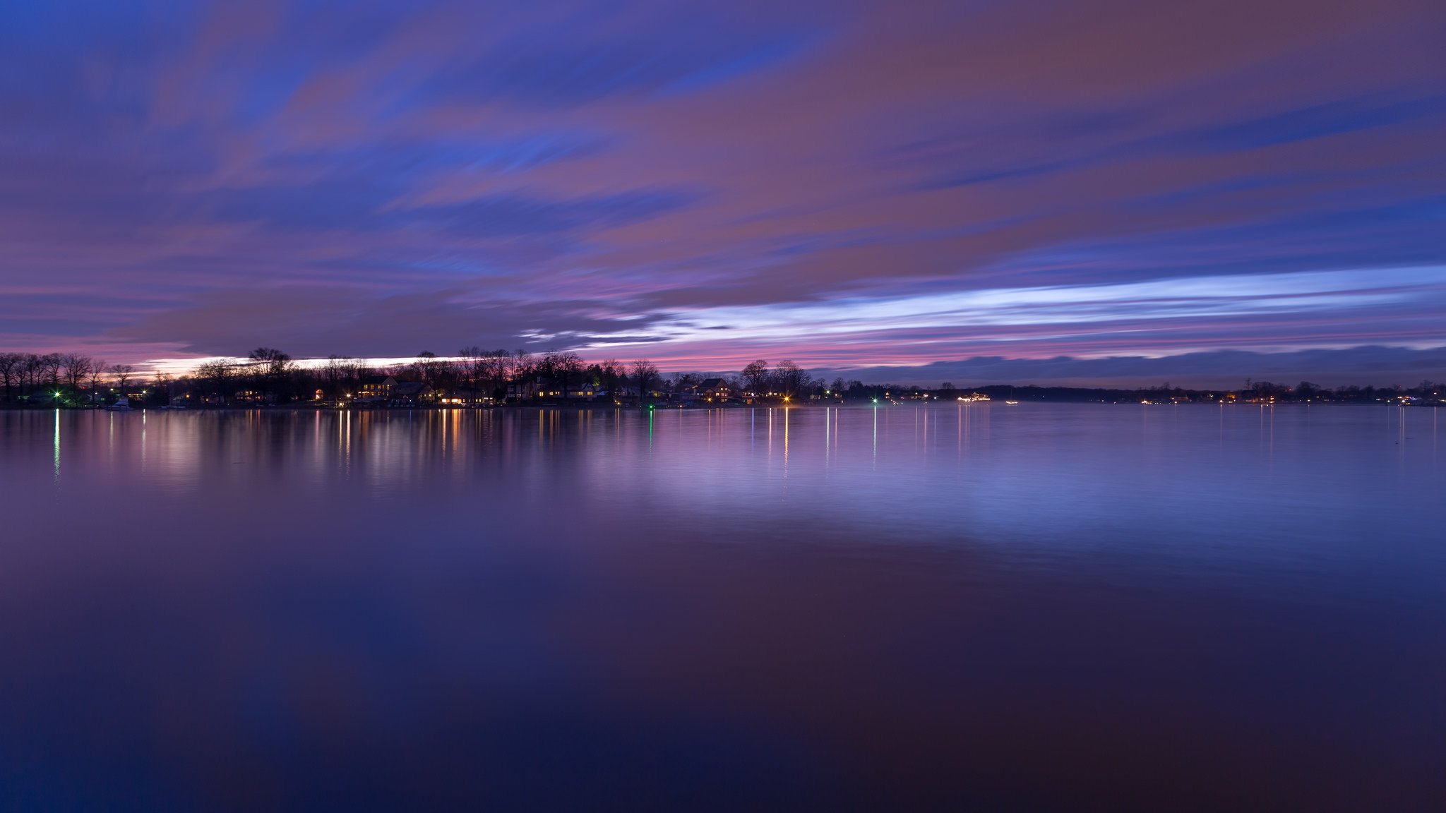 états-unis maryland baltimore rivière comté soirée crépuscule lumières rivage arbres violet ciel coucher de soleil nuages