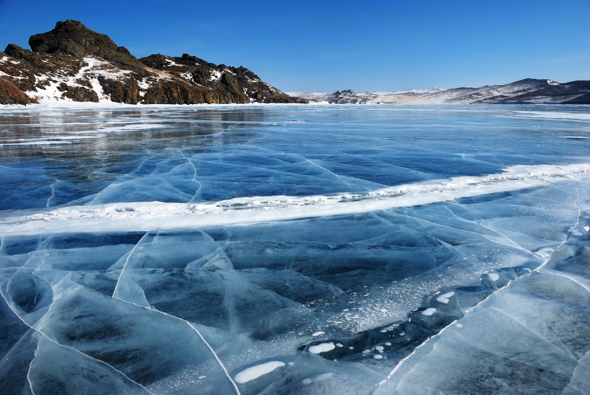 russie lac baïkal glace neige hiver côte