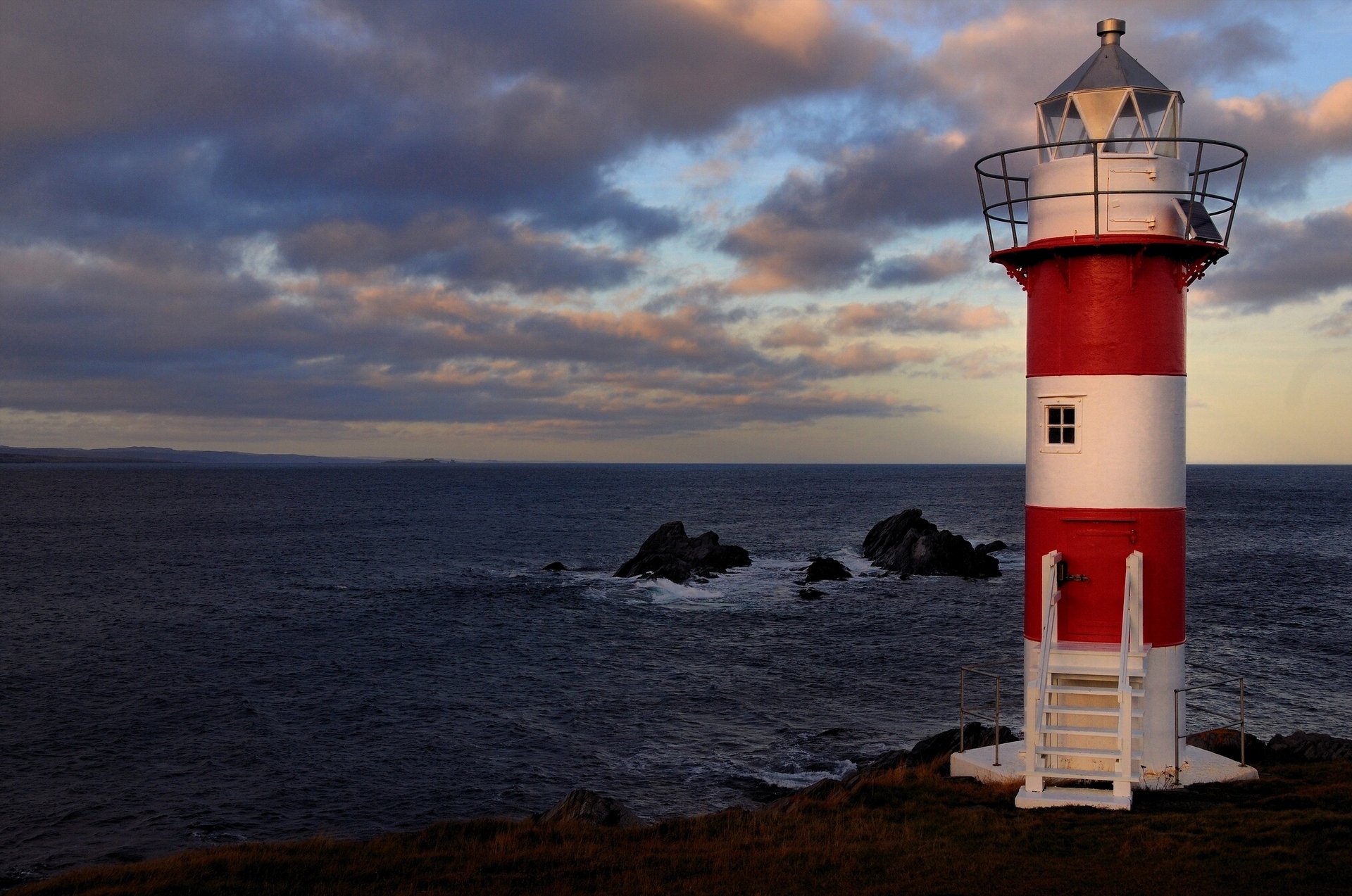 green point lighthouse port de grave terranova y labrador canadá océano atlántico faro costa acantilados