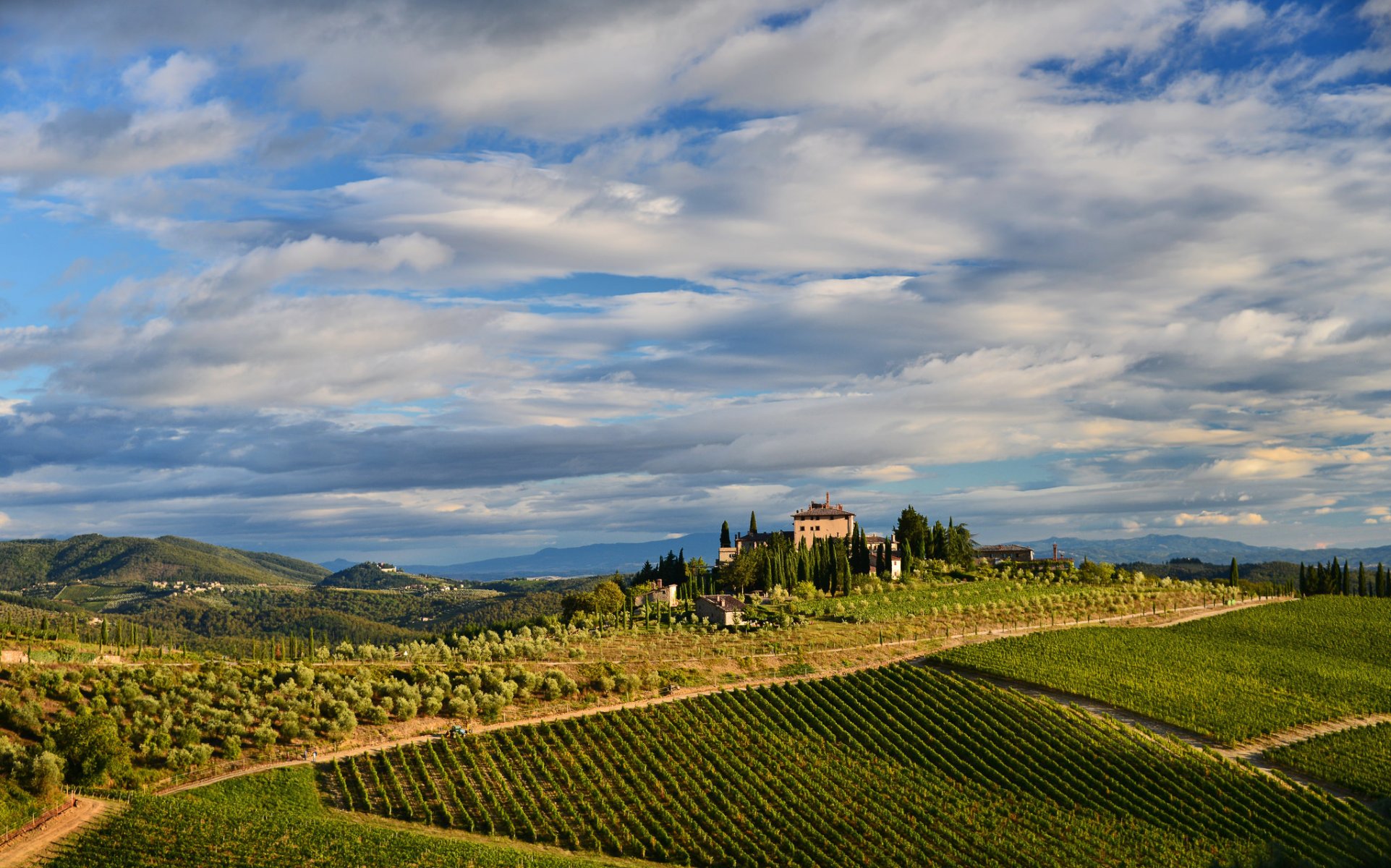 italien himmel wolken hügel felder bäume haus weinberg berge