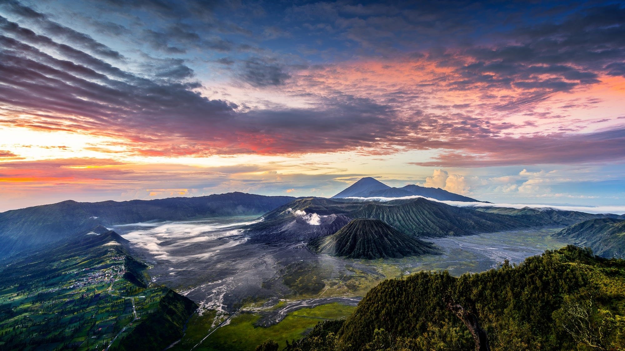 panorama indonezja góry chmury jawa kompleks wulkaniczny-kaldery tengger tengger wulkan bromo