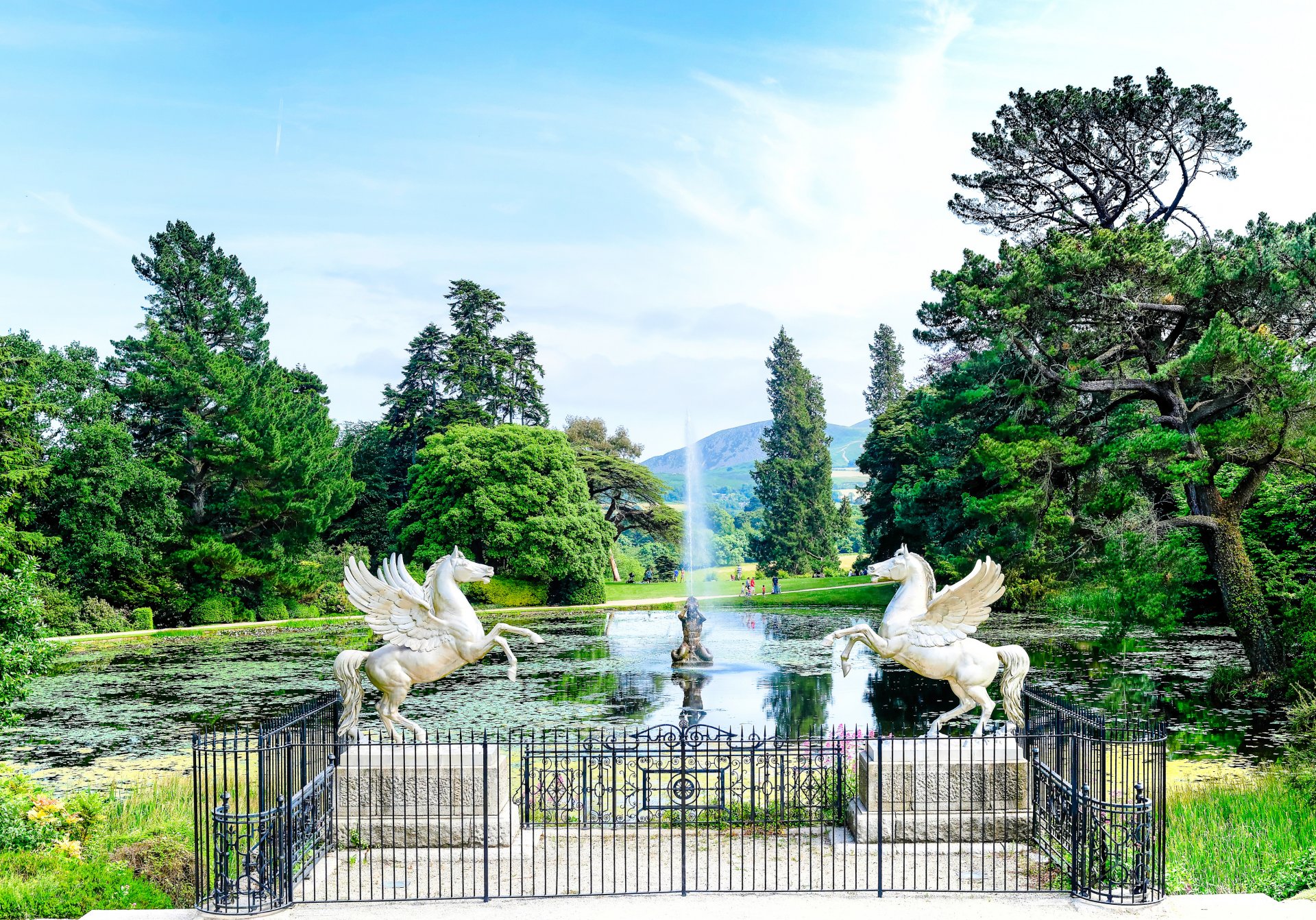 contea di wicklow irlanda cielo parco scultura cavallo fontana persone alberi pegaso stagno