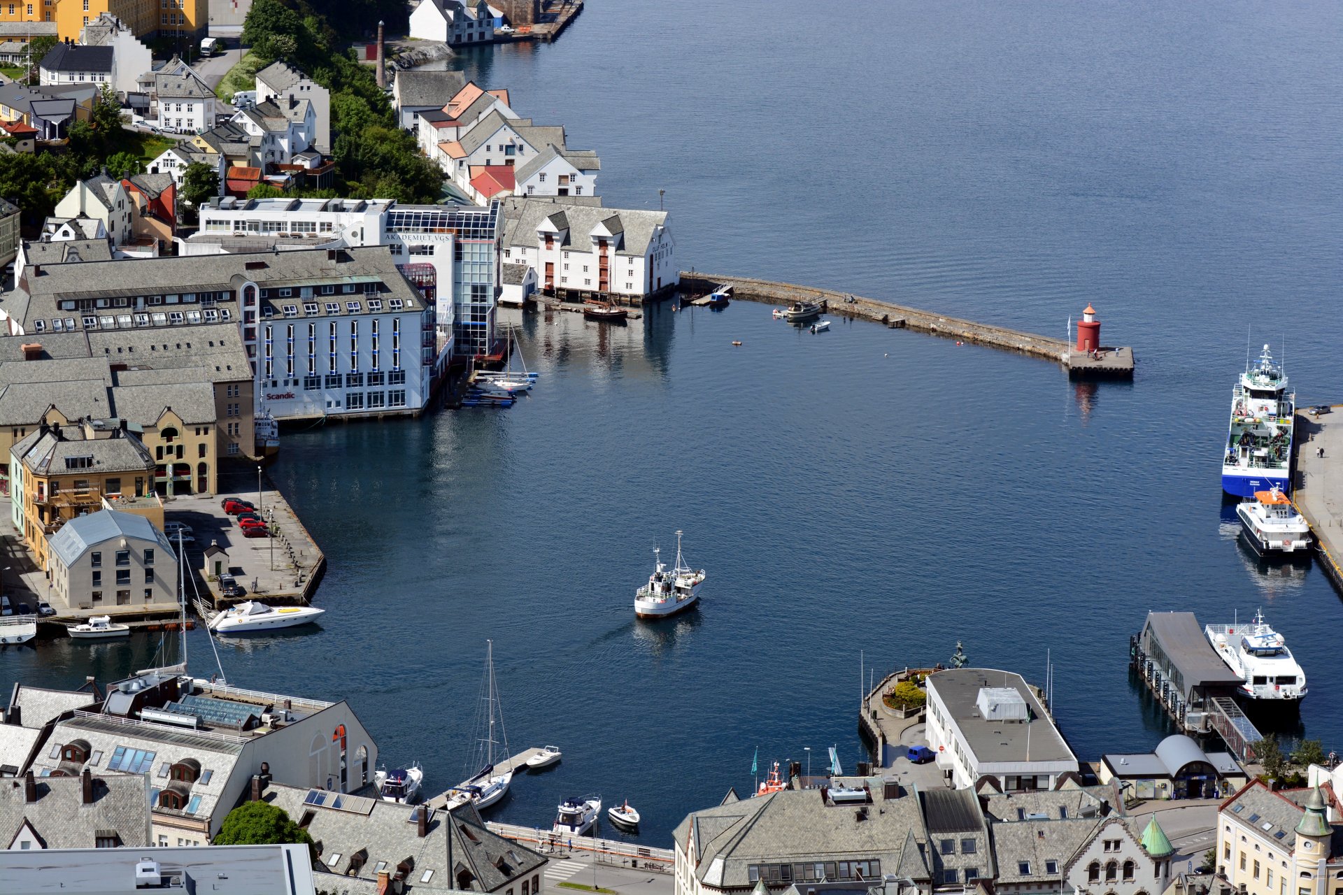 aalesund norway town-port berths lighthouse of the boat yacht house construction