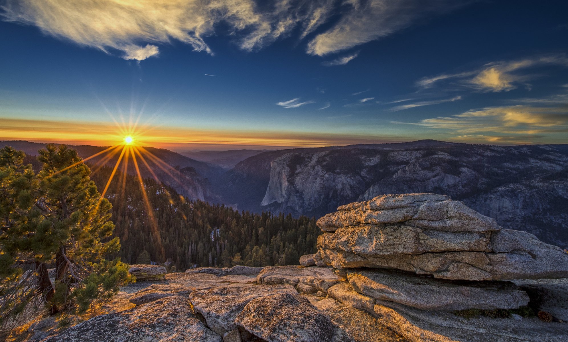 park narodowy yosemite niebo słońce zachód słońca góry drzewa skały skały