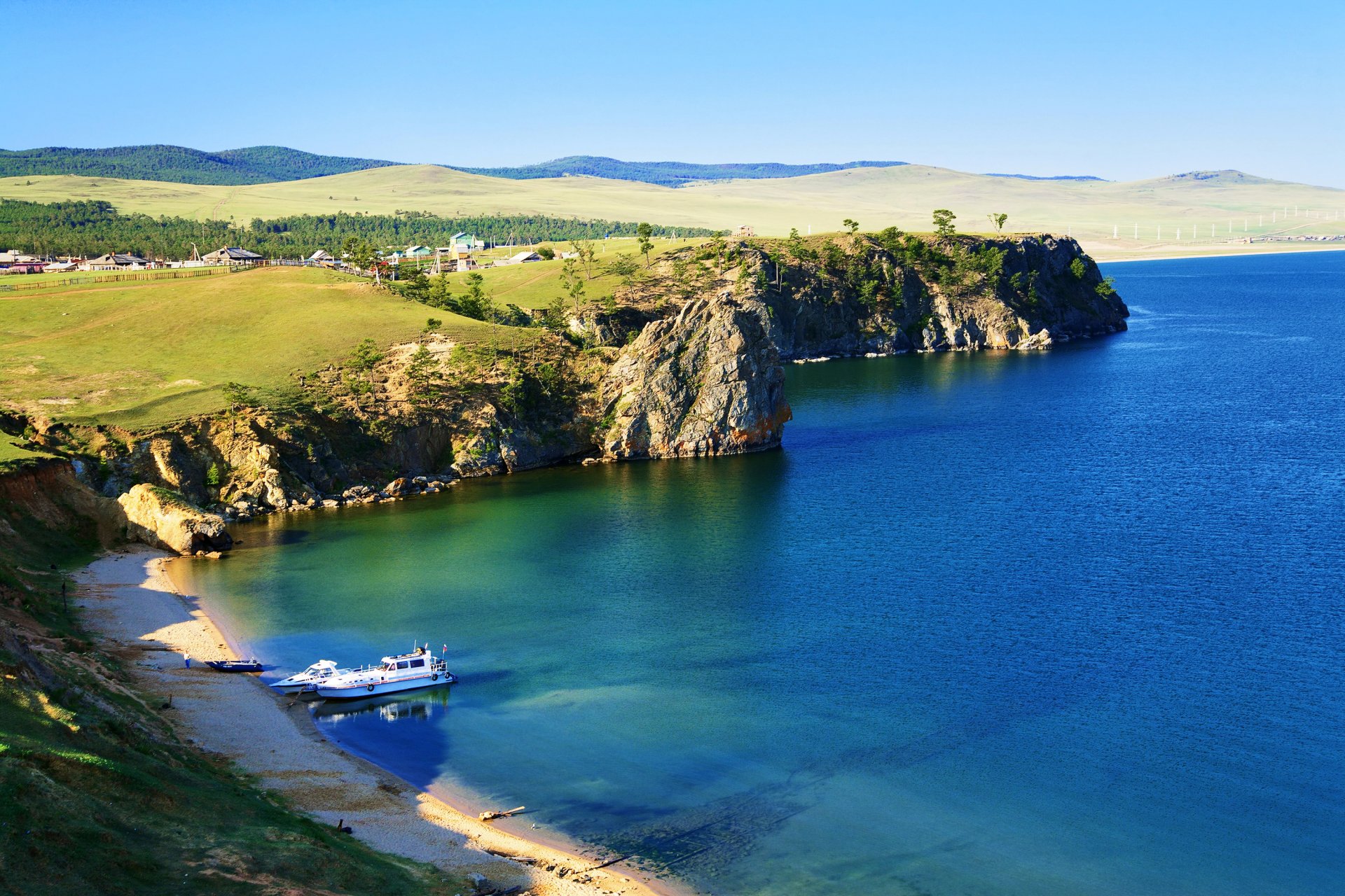 russia lago baikal rocce riva barche villaggio