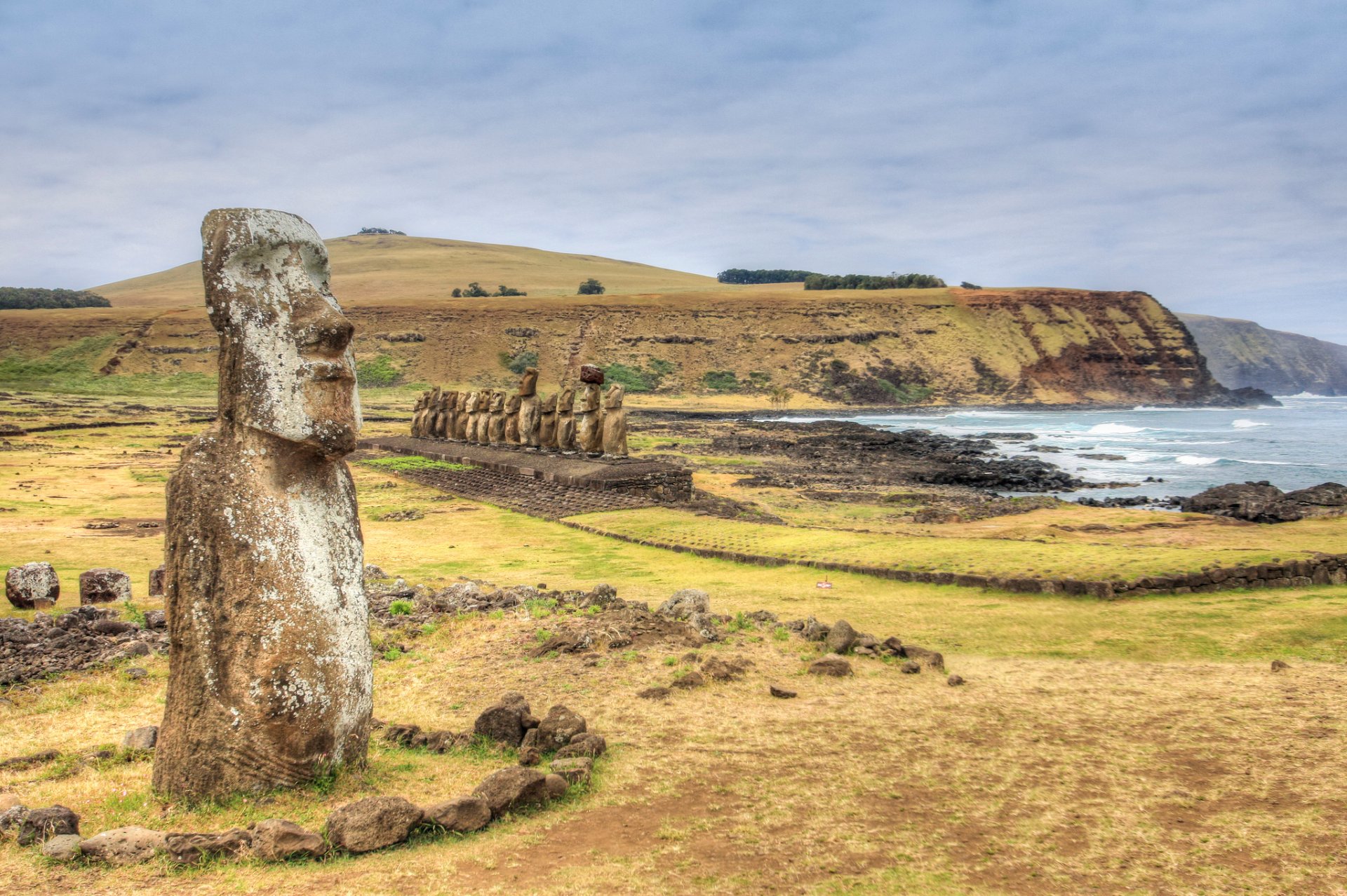 chile isla de pascua rapa nui moai estatua cielo rocas mar