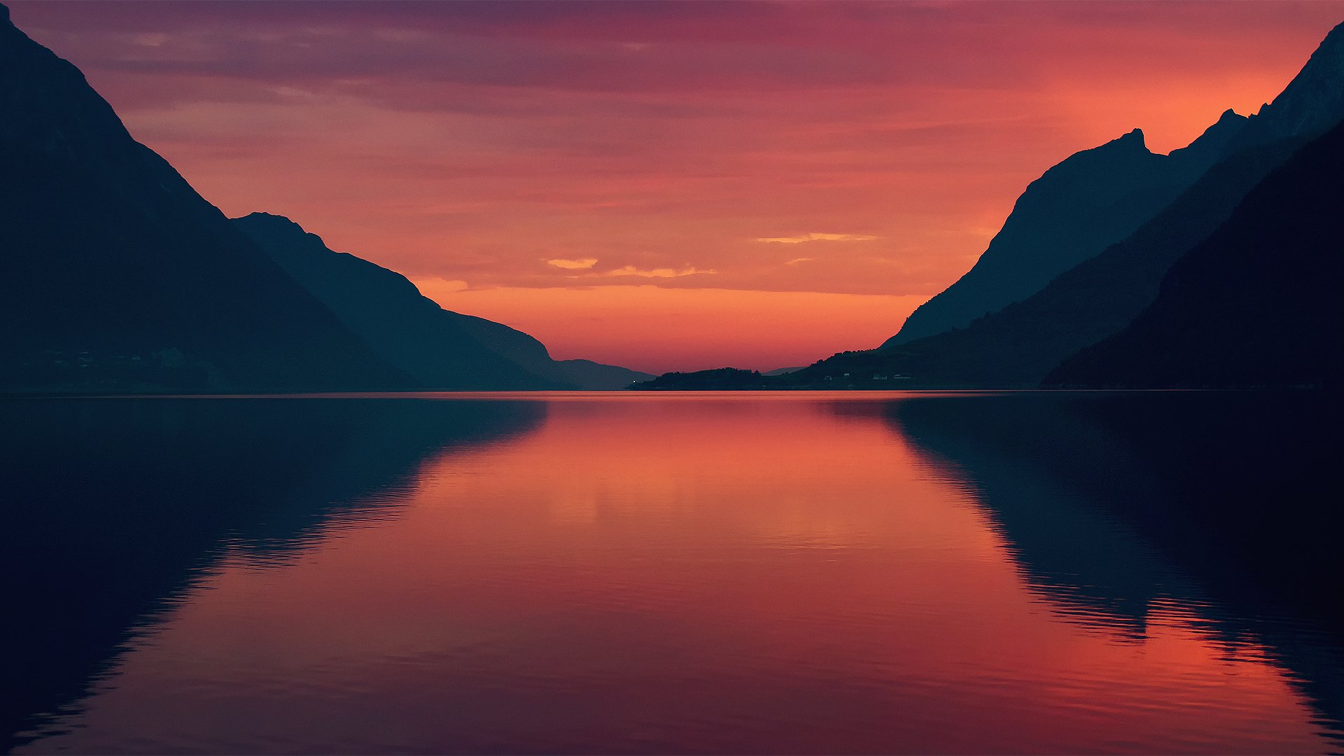 norwegen fjord hjørundfjorden sommer morgen