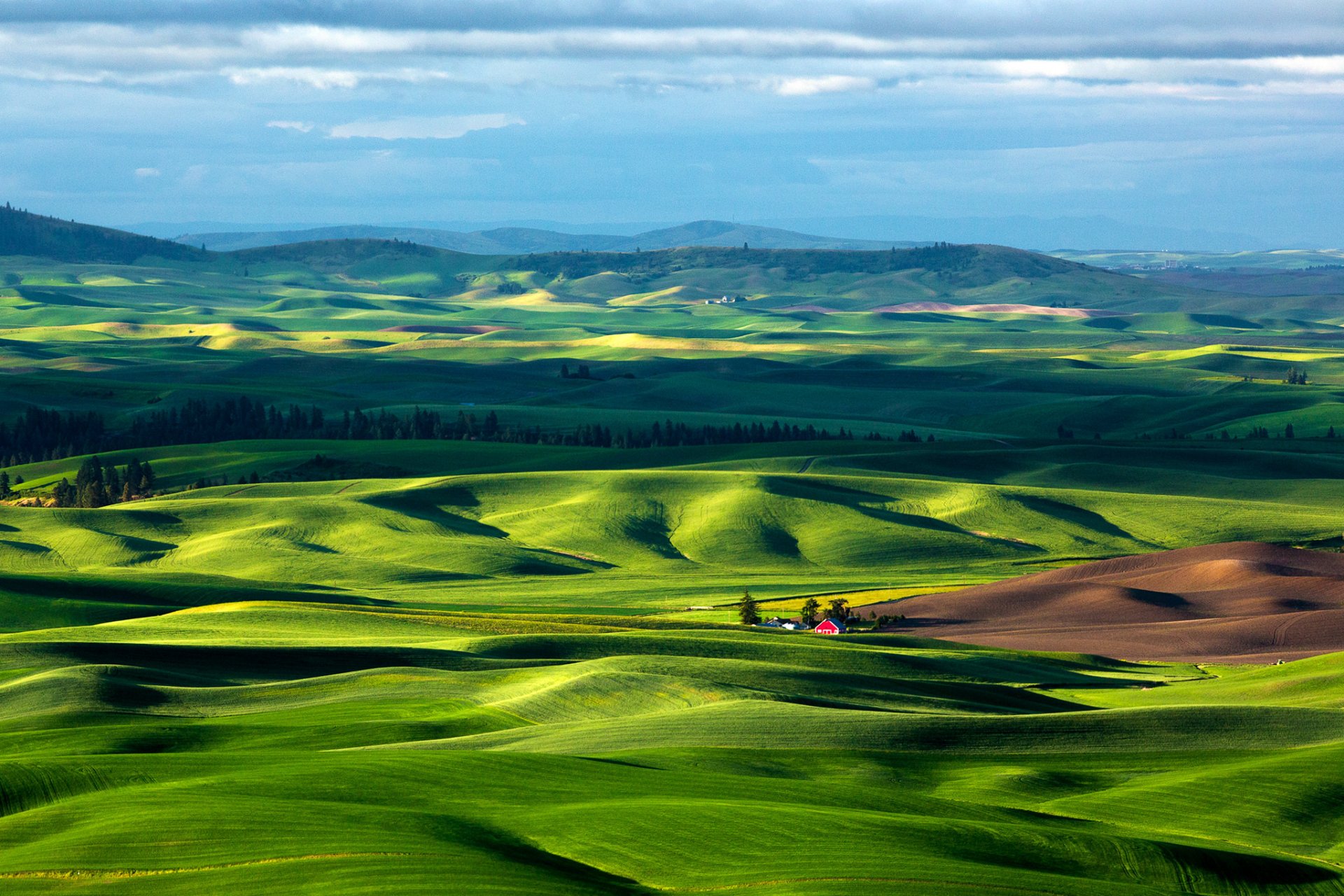 italia cielo montagne colline campi erba alberi casa