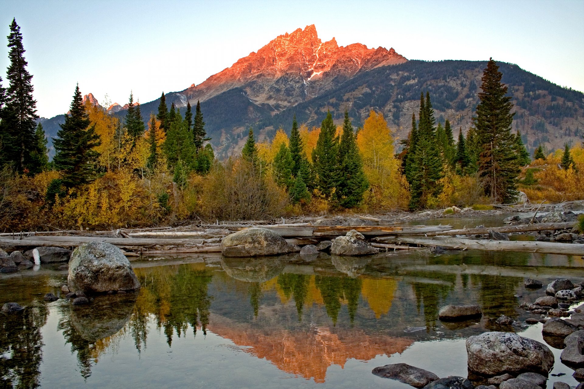 park narodowy grand teton wyoming usa niebo góry zachód słońca jezioro odbicie drzewa skały