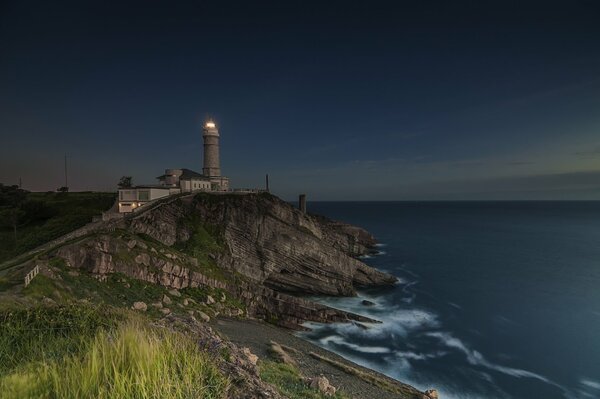 Phare loin de l océan