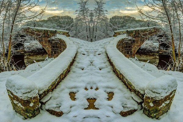 Puente de piedra de invierno. Cuento de nieve