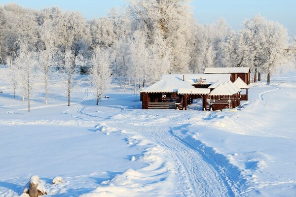 Casa rusa en la nieve