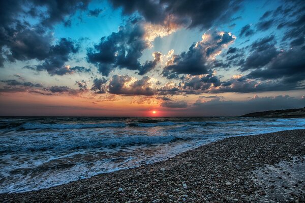 La puesta de sol del mar como un adiós a la familia