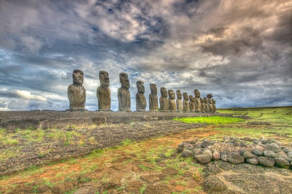 Isla de Pascua en un interesante aplaua