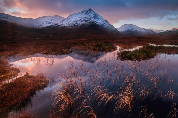 Montagne innevate nel sud-ovest delle Highland