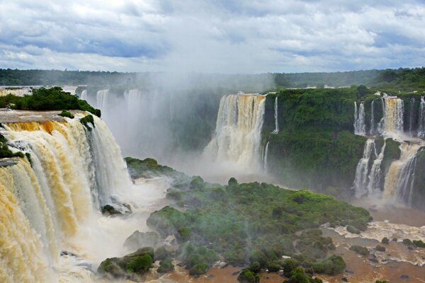 Foto de las cataratas del Iguazú en Brasil