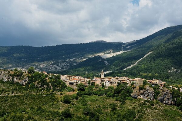 Viaje a Francia montañas y colinas