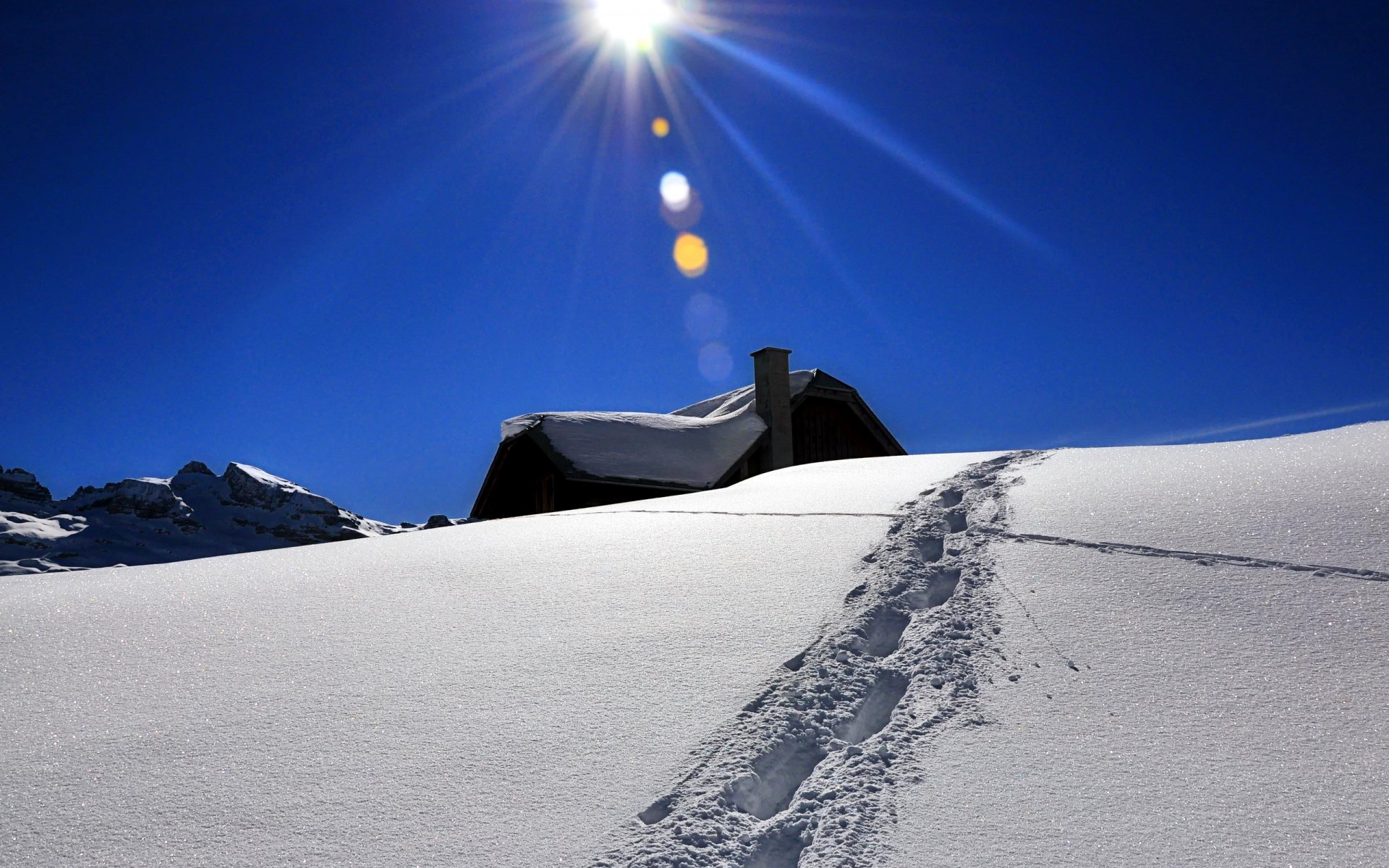 hiver neige maison traces ciel paysage