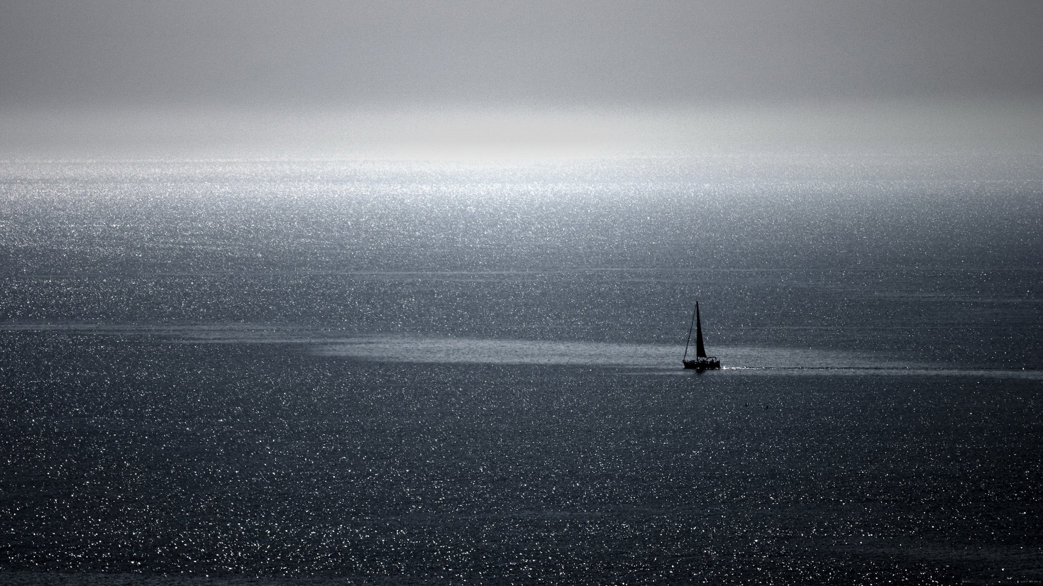 mar océano superficie distancia ondas horizonte cielo yate mástil vela