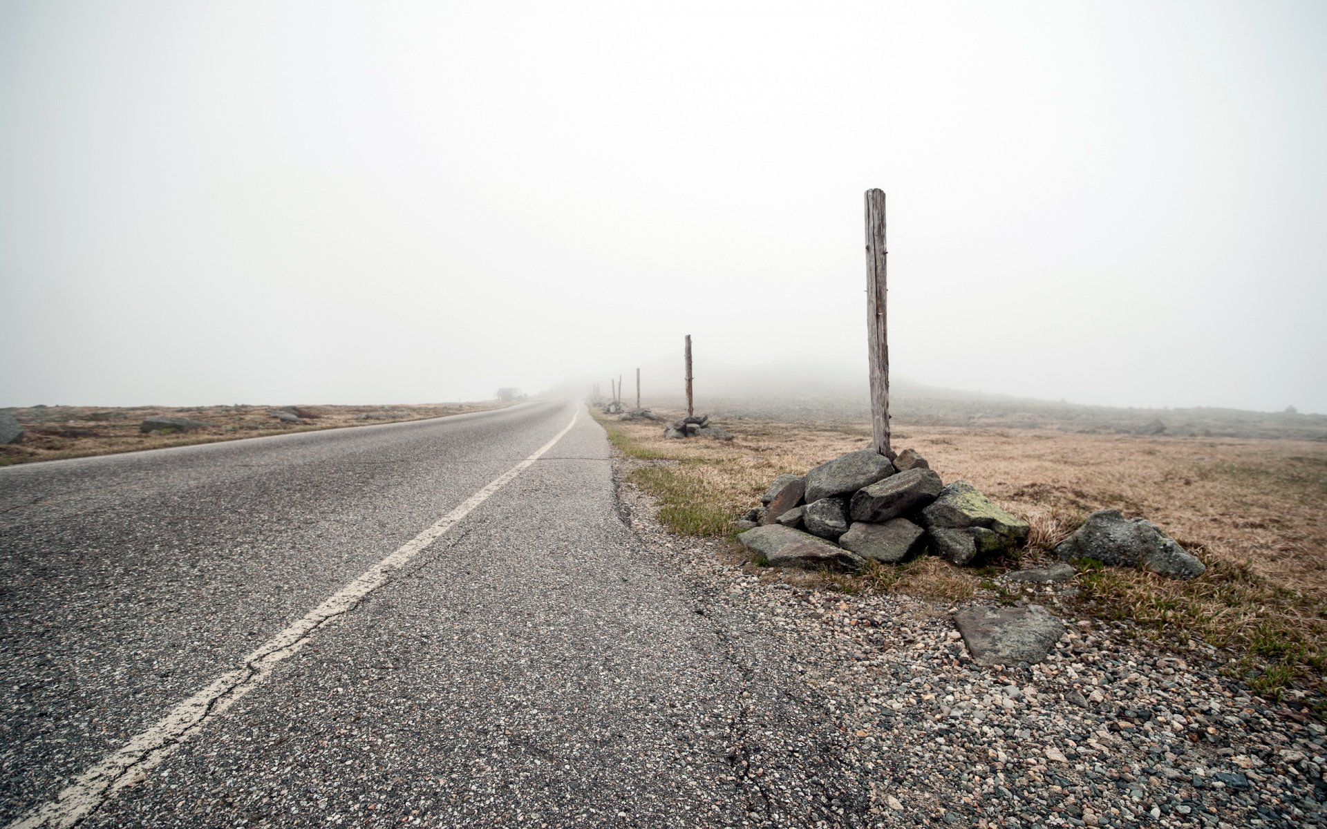 route poteaux paysage