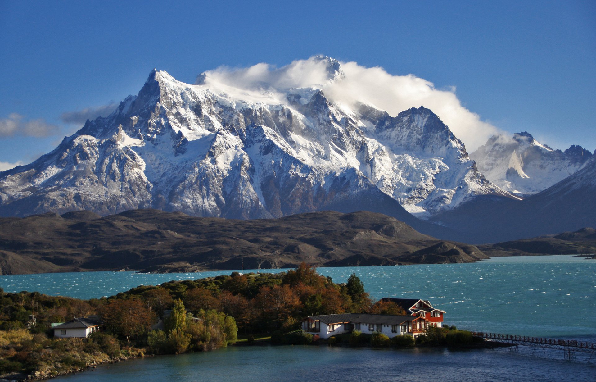 patagonie chili montagnes lac île hôtel