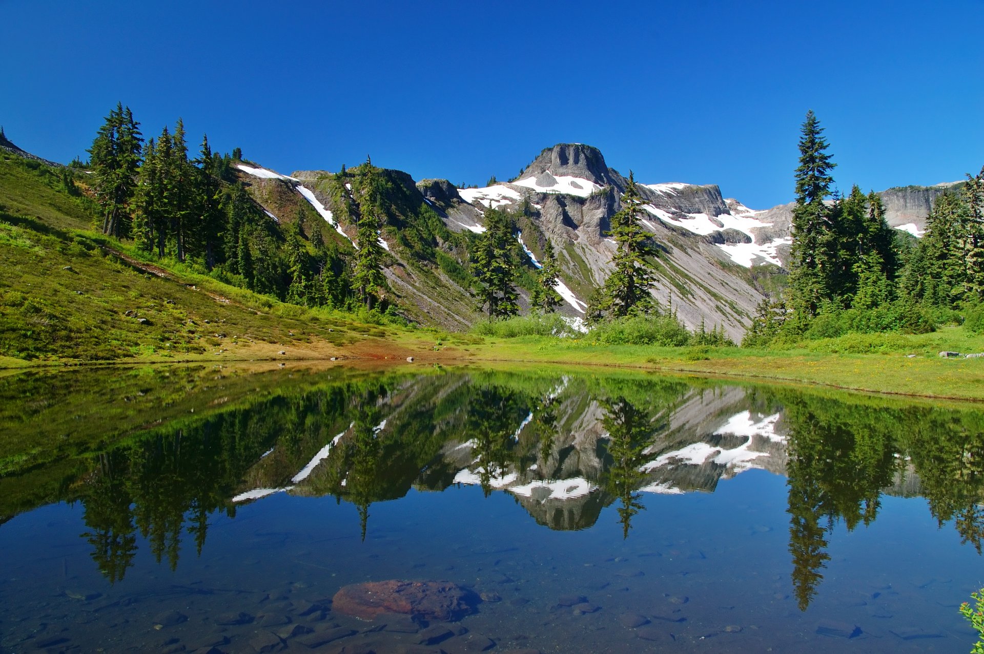 nach norden kaskaden natur berge schnee see reflexion gras bäume fichte