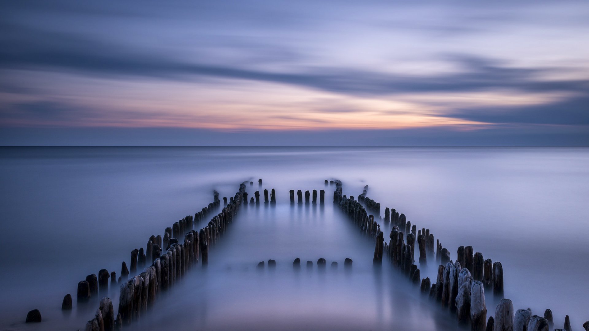 alemania mar del norte calma costa apoyos tarde puesta del sol cielo horizonte