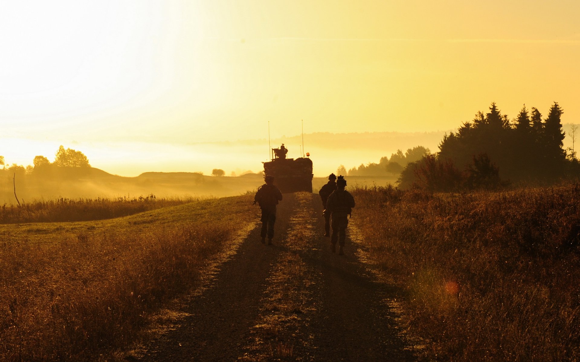 puesta de sol camino soldados paisaje