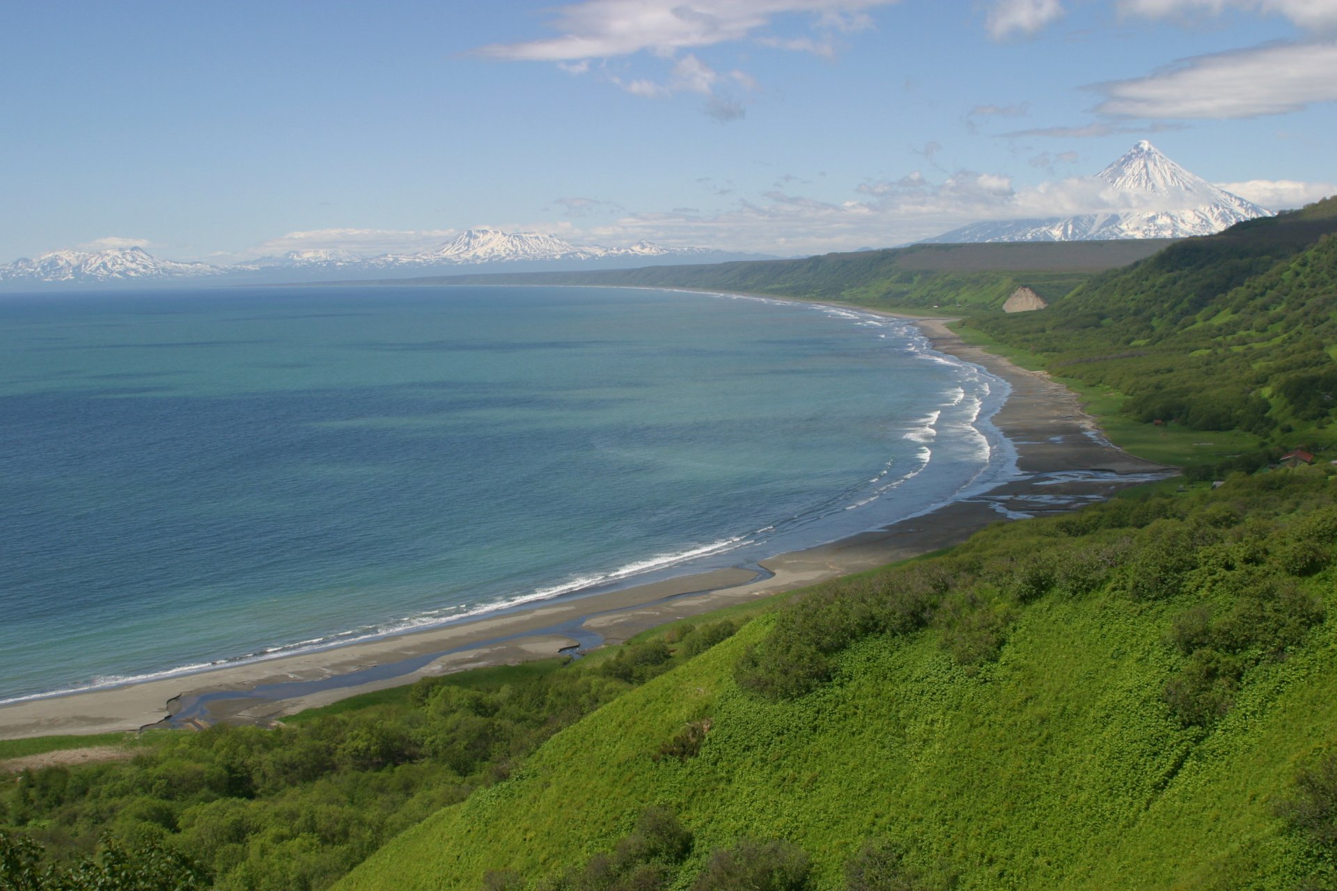 naturaleza kamchatka montañas bosque cielo nubes foto