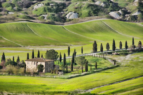 House and road in the hills of Italy