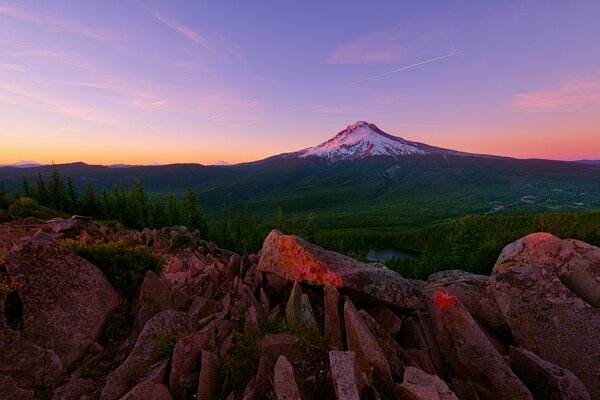 Sunset rays on Mount Hood