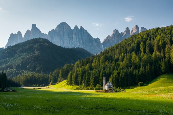 Iglesia en San Johan, hermosa naturaleza