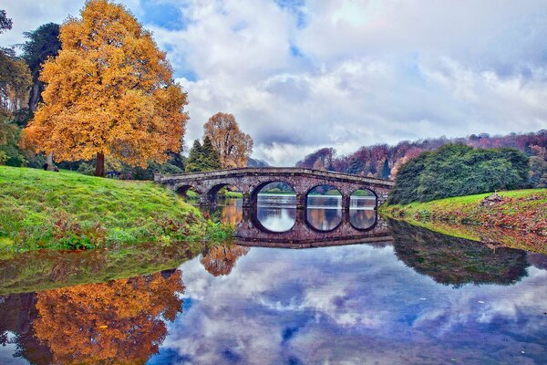 Klassische Landschaft Wiltshire England