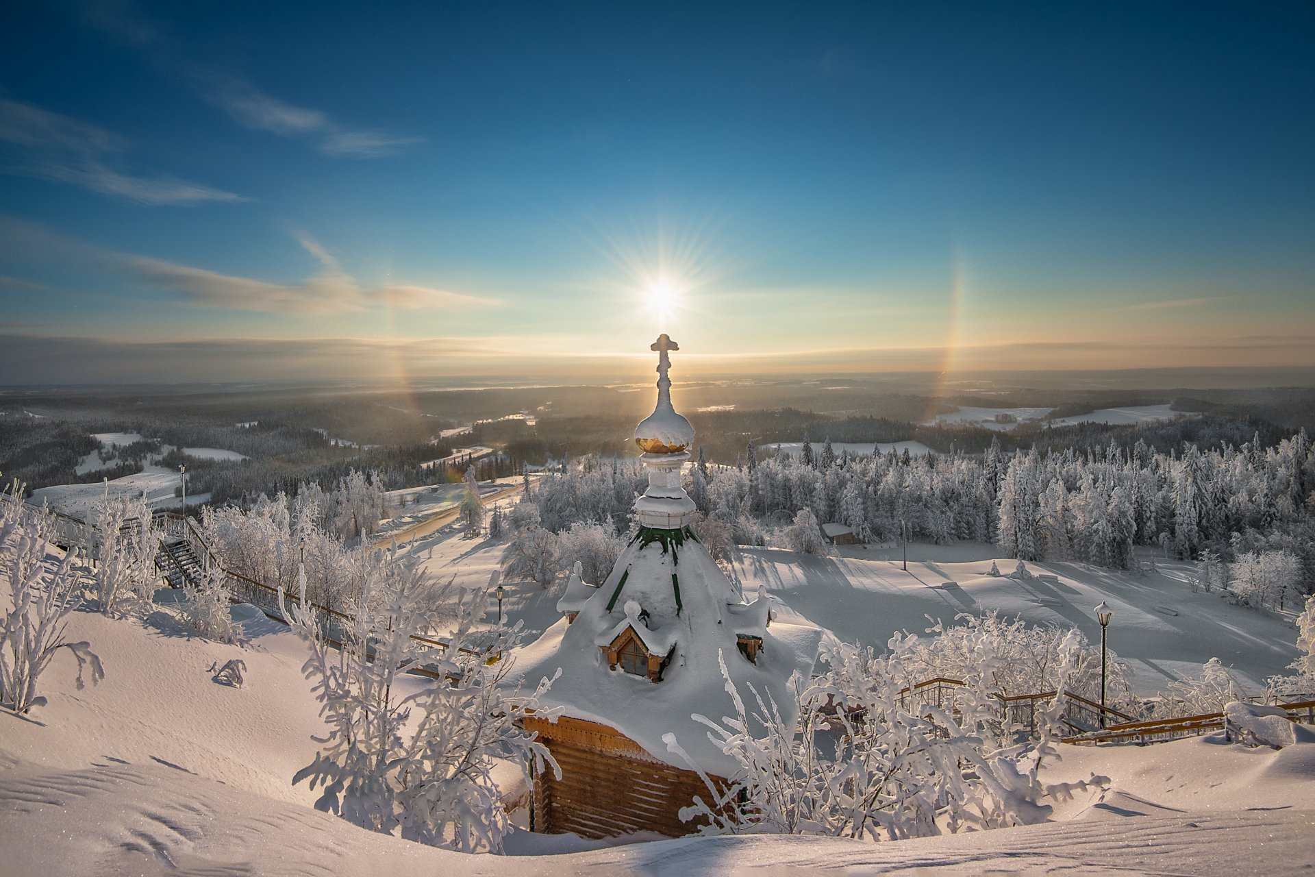 halo de noël noël belogorye oural monastère source sainte hiver foi religion soleil croix église neige givre lever du soleil espace loin rayonnement beauté miracle vlad855 vladimir chuprikov