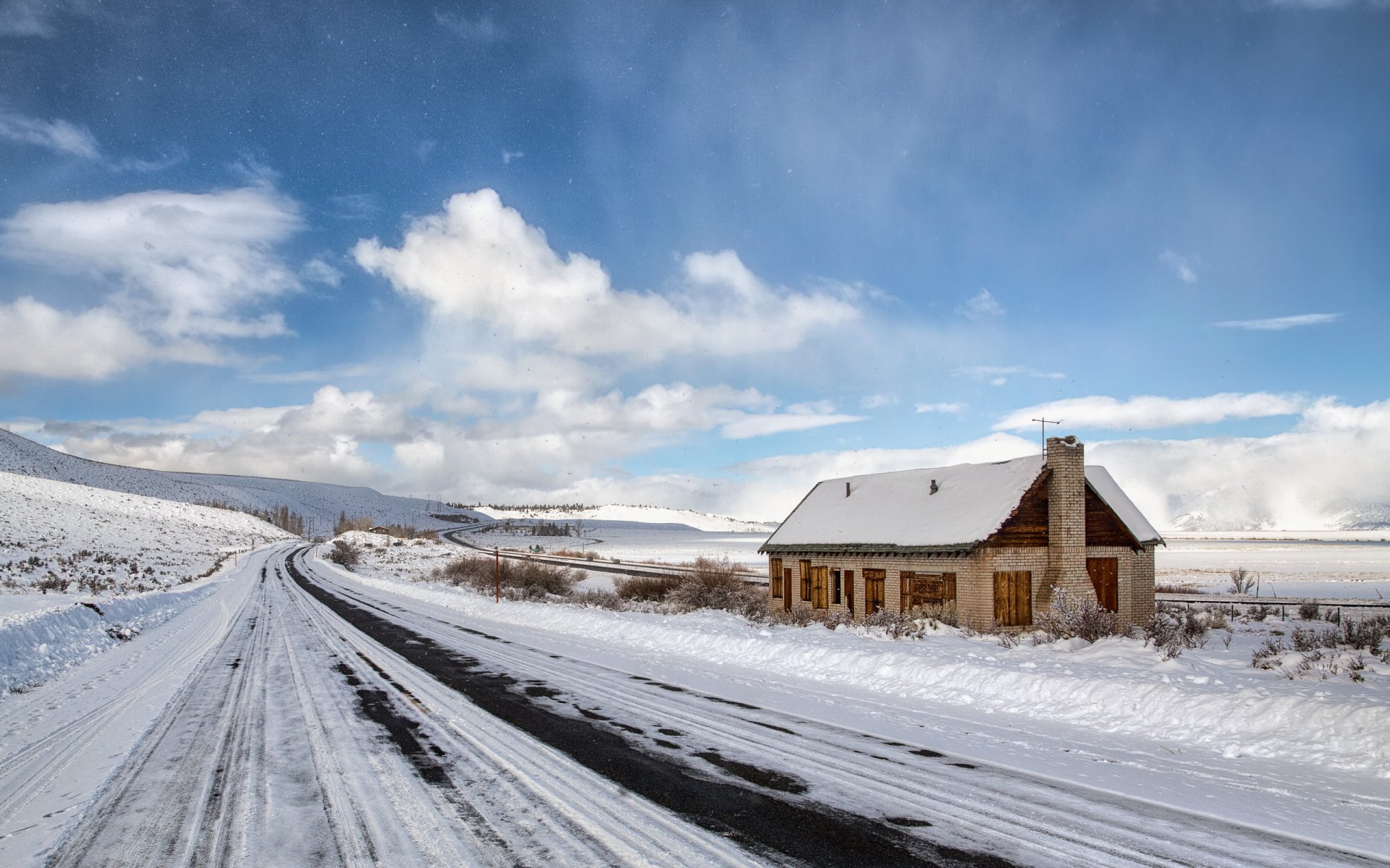 strada casa inverno