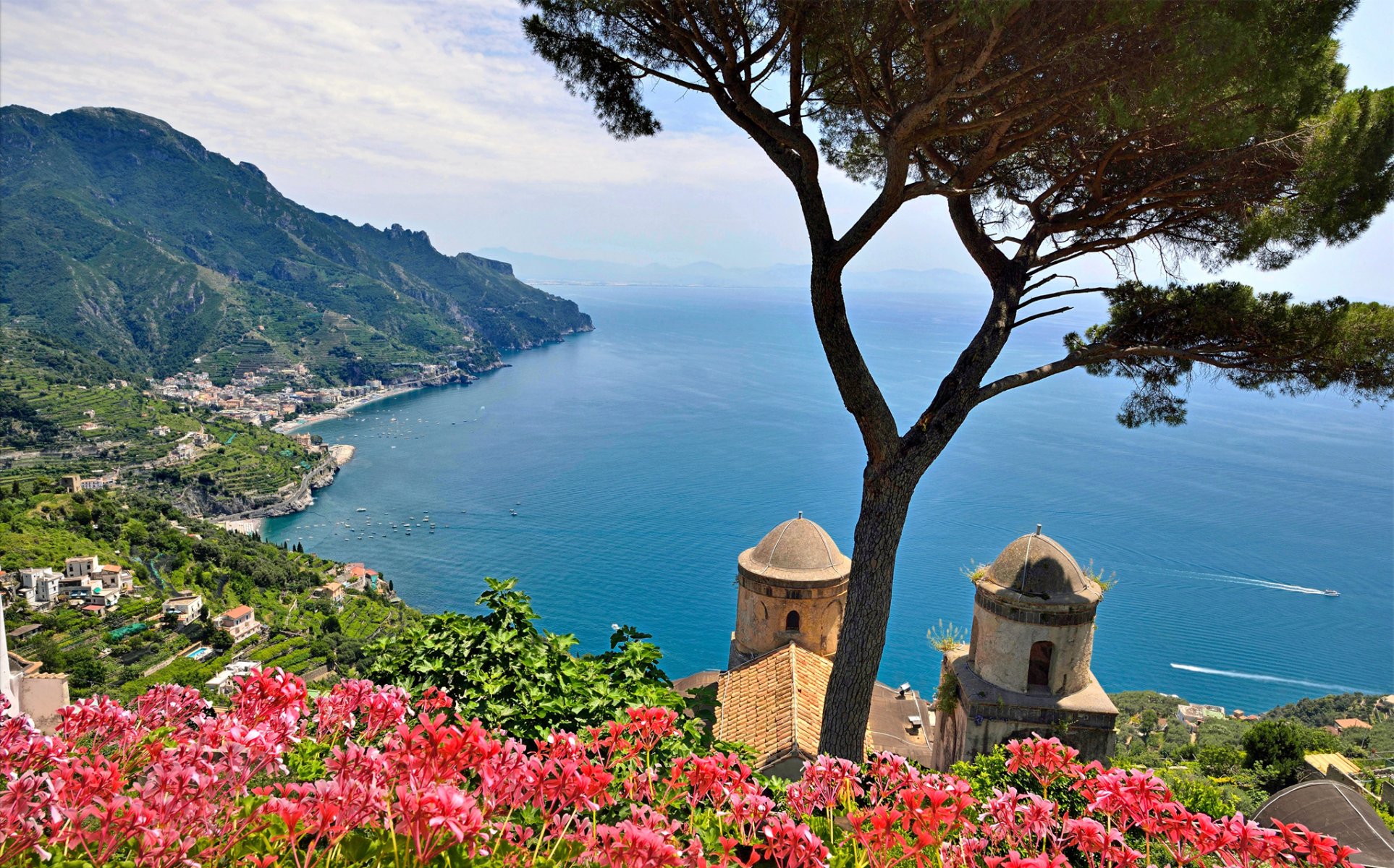 ravello salerne italie ciel mer montagnes arbres fleurs