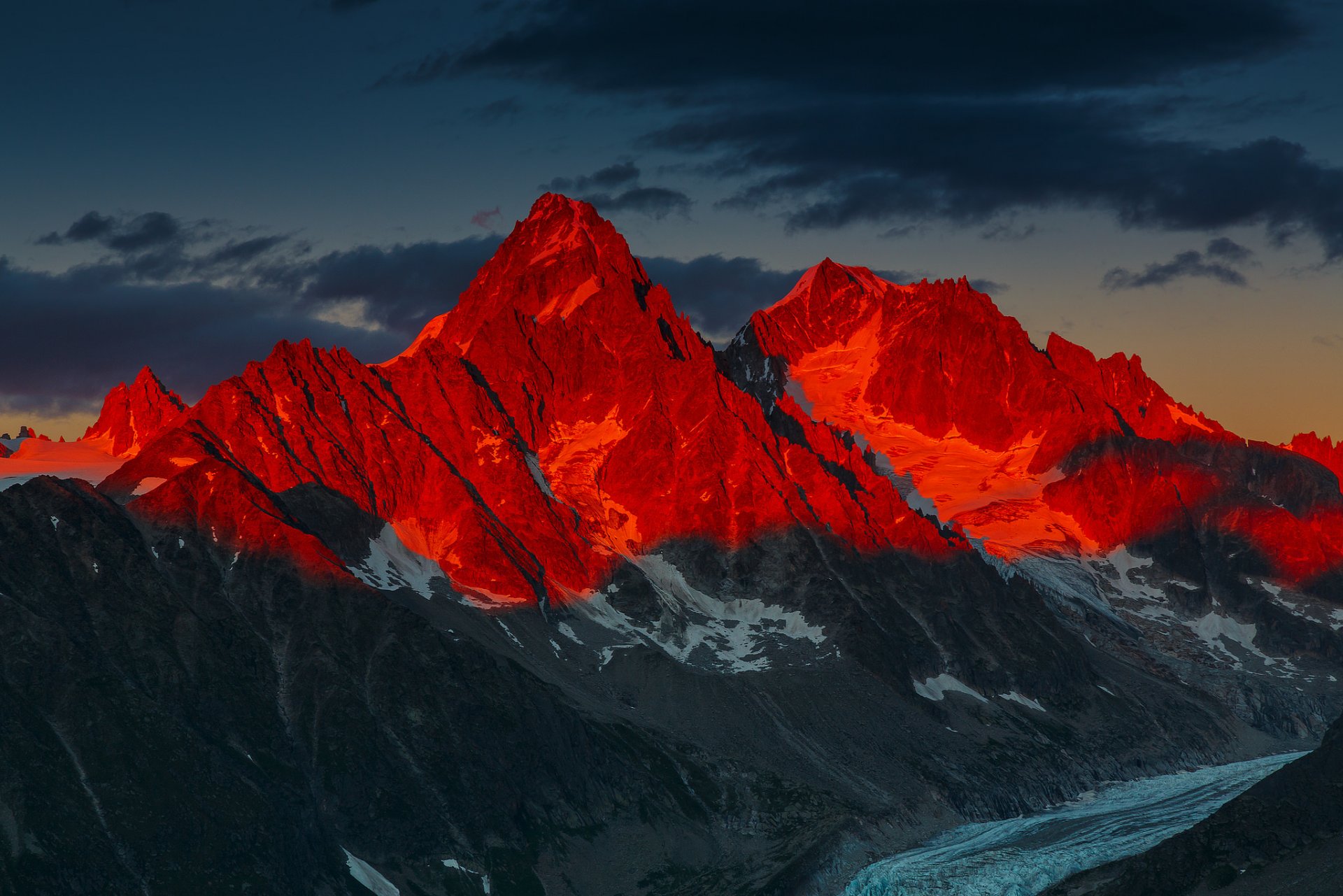 закат горы alpenglow над ледником d argentiere французских альпах