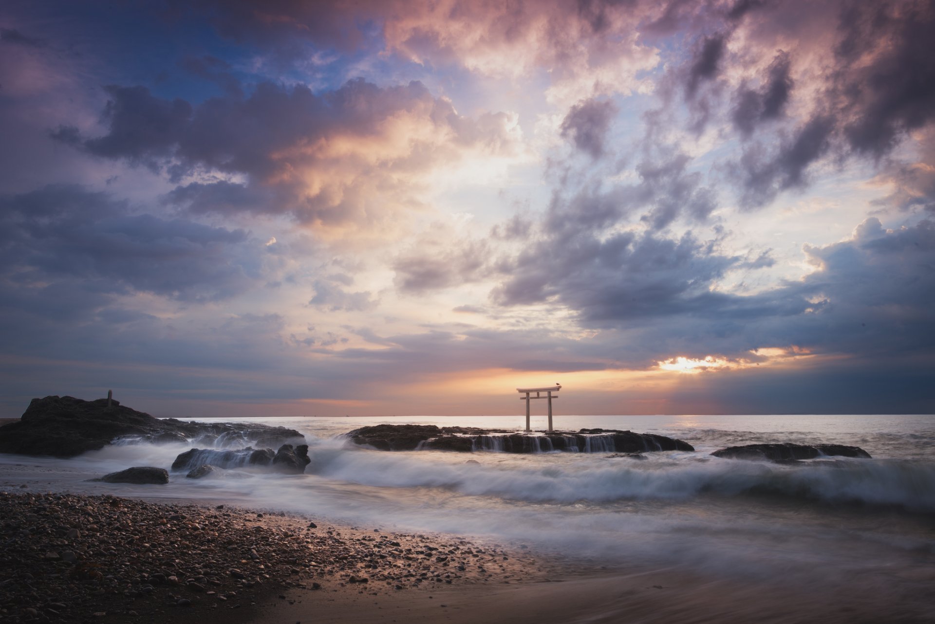 japan küste küste tor torii ozean morgen sonne sonnenaufgang himmel wolken wolken